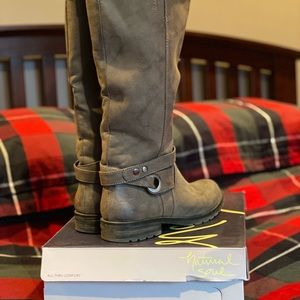 Natural Soul Blair gray boots
